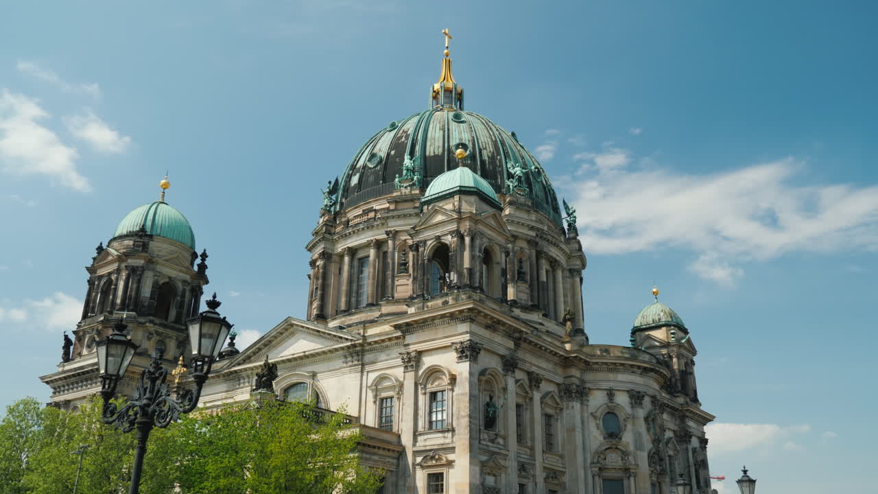 맑은 봄날의 베를린 대성당 01
