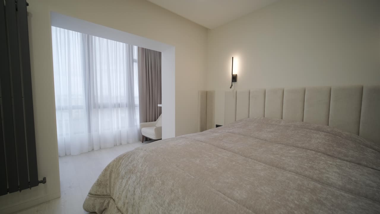 크래프트 바닥 램프와 함께 현대적인 디자인의 아한 침실 인테리어