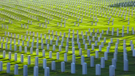 toma de establecimiento de un vasto cementerio de guerra cerca de milwaukee, wisconsin, con tumbas que se extienden por las colinas 1
