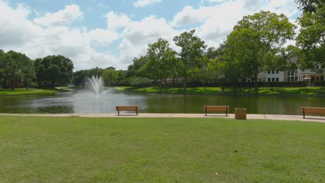 lago sur dentro de la comunidad de cinco ranch en katy, texas