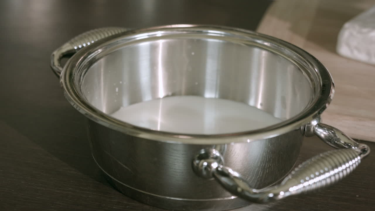 сыр в сотейнике