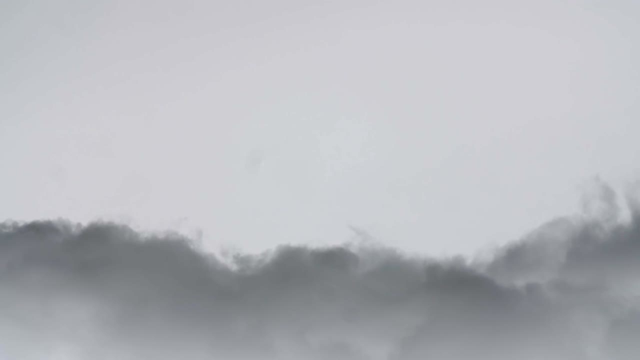 부드러운 연기 배경, 가운 배경에 고립된 연기