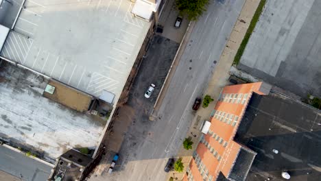 Calles-Urbanas---Tejados-De-Edificios-En-La-Ciudad-Americana---Vista-Aérea-De-Pájaros-De-Drones