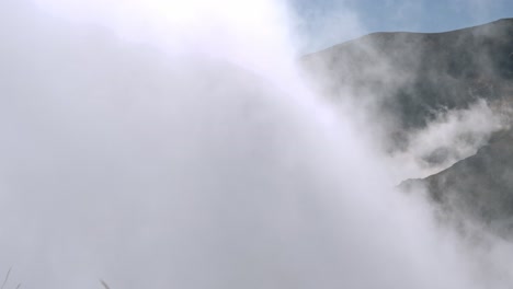 vall de nuria, pyrenees, 흰색 짙은 안개의 안개 timelapse