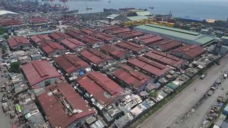 Aerial-of-poor-people-housing-in-Tondo-Manila,-Philippines