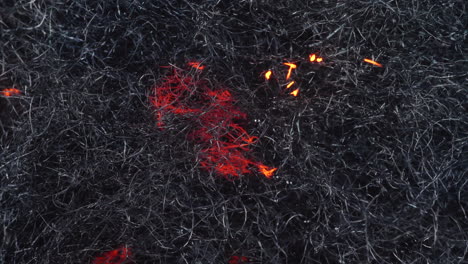 chispas de fuego abstractas queman toda la lana de acero