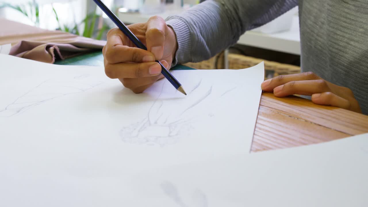 패션 스튜디오 4k에서 패션 디자이너 그림 스케치