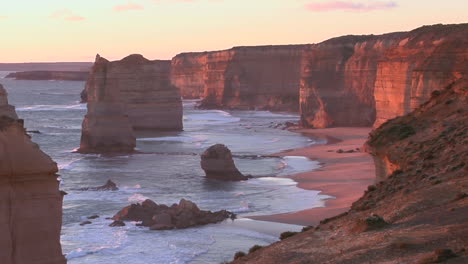 formaciones rocosas conocidas como los doce apóstoles se destacan en la costa australiana 3