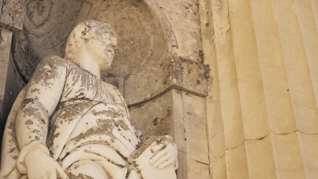 메디나 시도니아 (cádiz, 스페인) 에 있는 고대 동상.