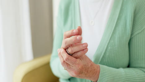 Hands,-pain-and-arthritis-with-a-senior-woman
