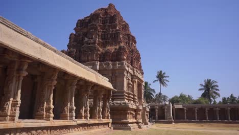 ruinas antiguas en hampi, india. entrada del templo de ganesha