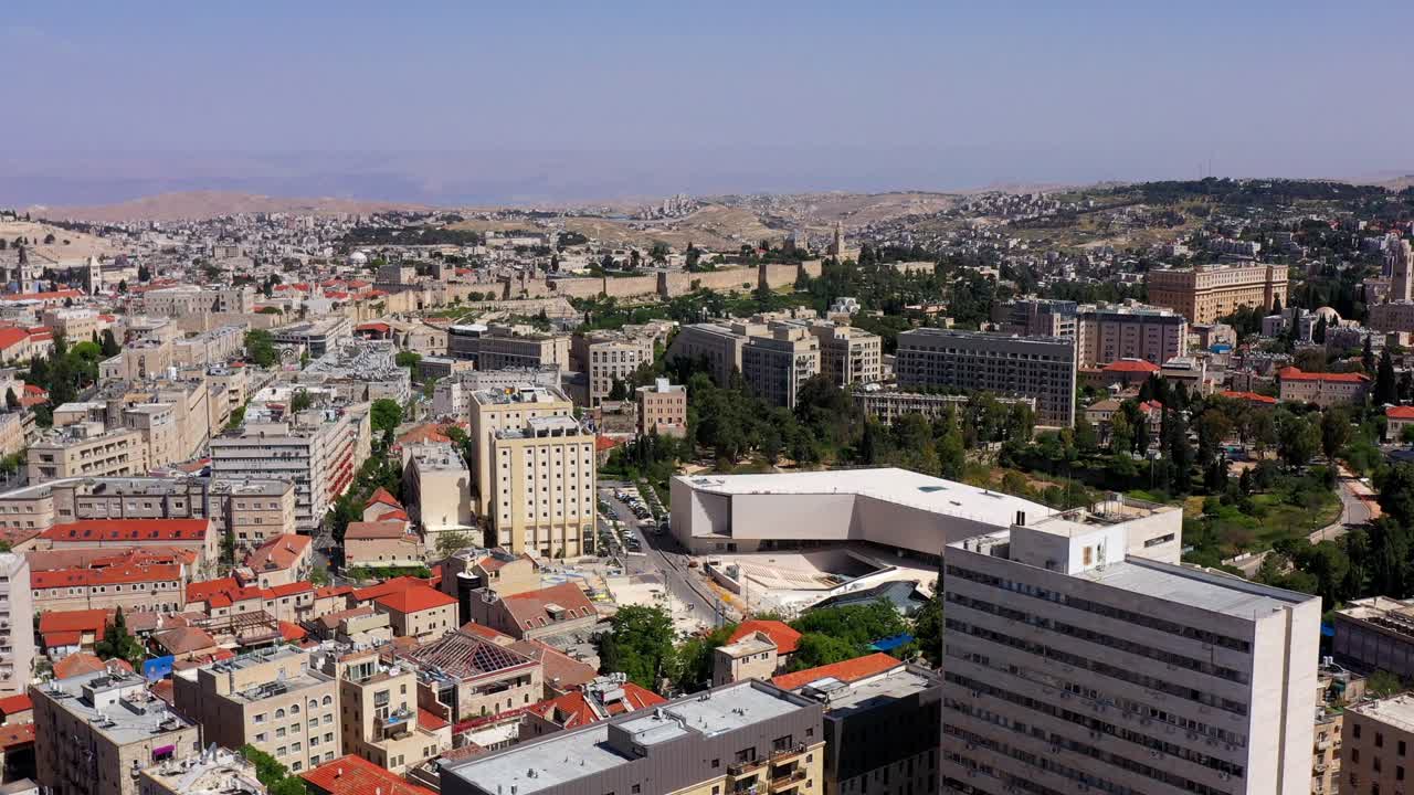 예루살렘의 중심과 구도시 (old city) 는 여름에 공중에서 볼 수 있습니다.