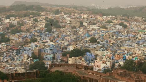 Jodhpur-(auch-Blaue-Stadt)-Ist-Die-Zweitgrößte-Stadt-Im-Indischen-Bundesstaat-Rajasthan-Und-Offiziell-Die-Zweitgrößte-Metropole-Des-Bundesstaates.