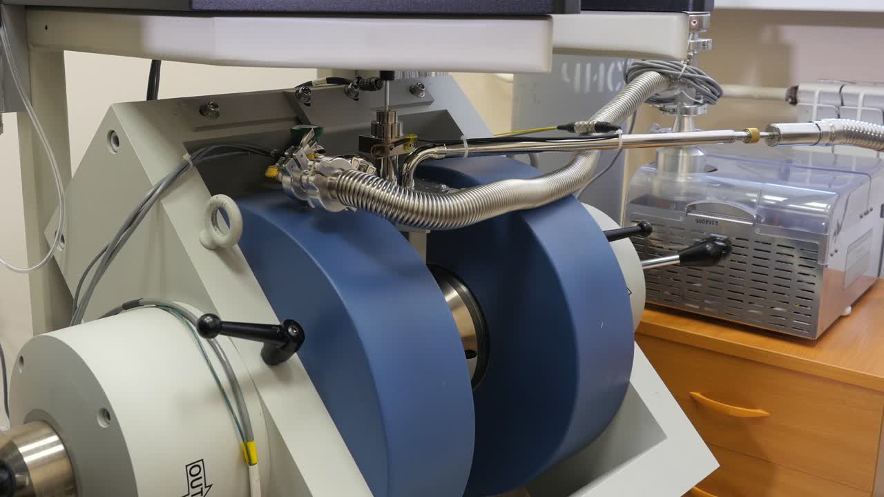 고 진공 방과 회전 플 보유기