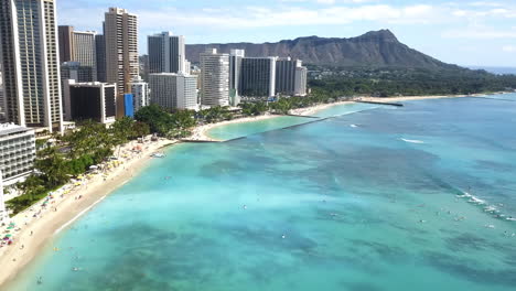 Drone-flyover-Honolulu-Oahu-Waikiki-Beach,-Hawaii