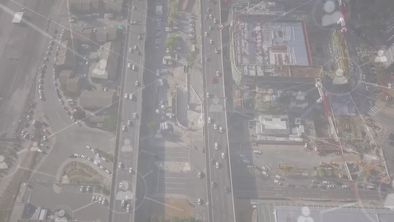 도시 풍경 위의 아이콘으로 연결된 네트워크의 애니메이션