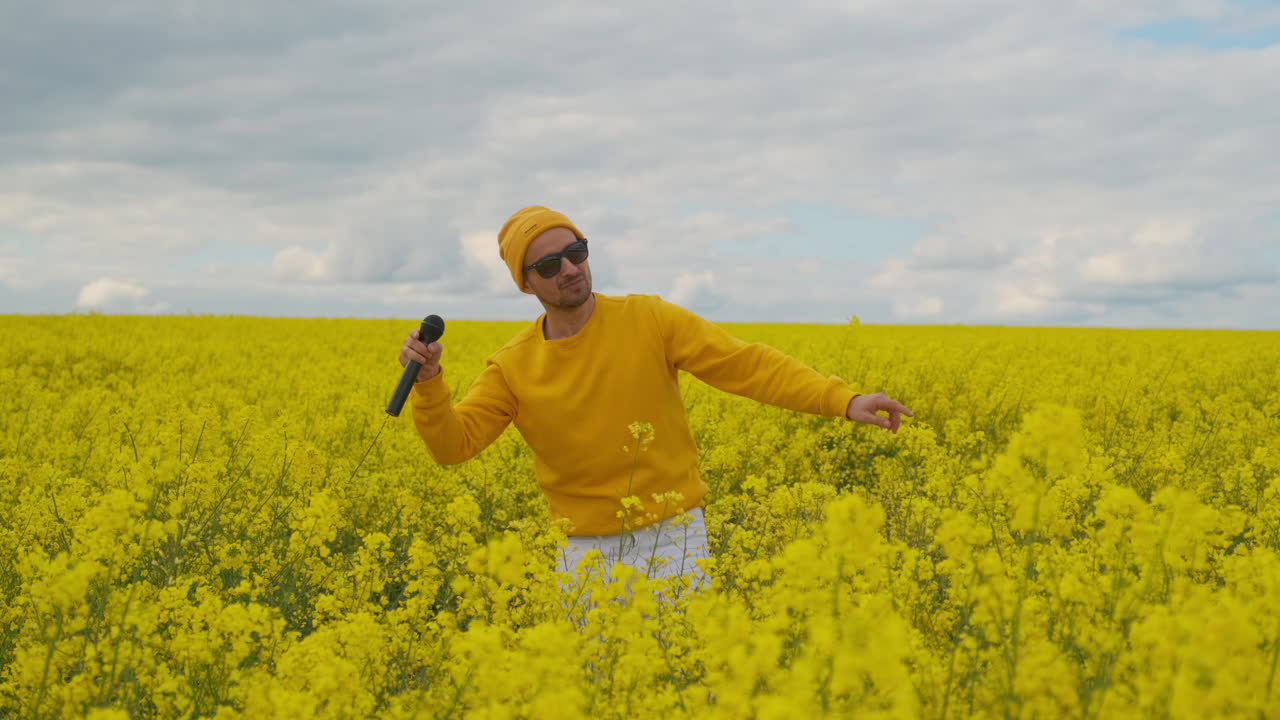 el cantante gracioso