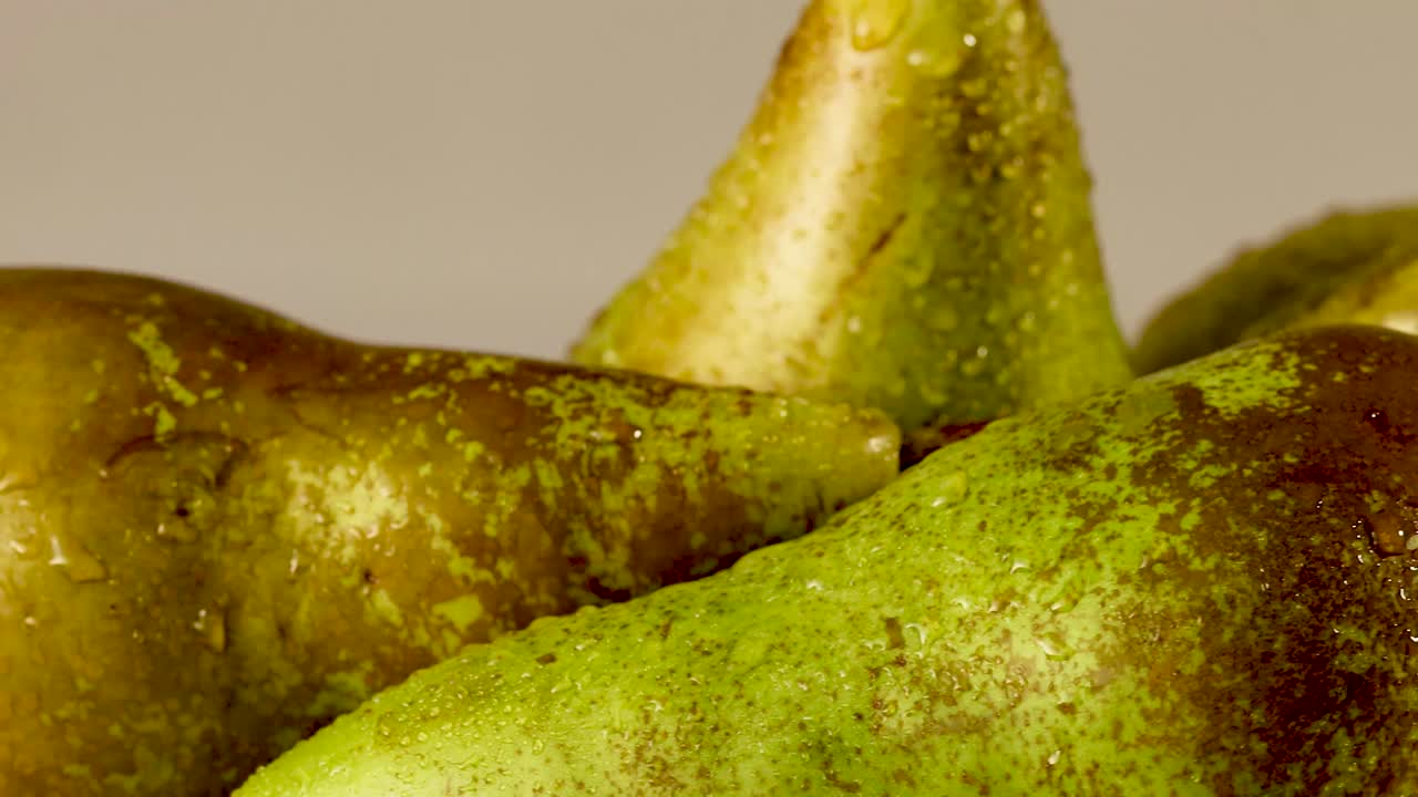 Detail shot of pears with stems and waterdrops