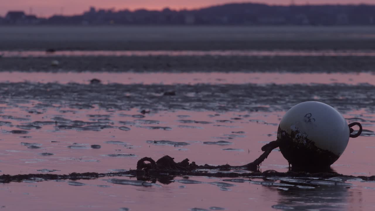 восход солнца на пляже в провинциальном городке, штат малайзия