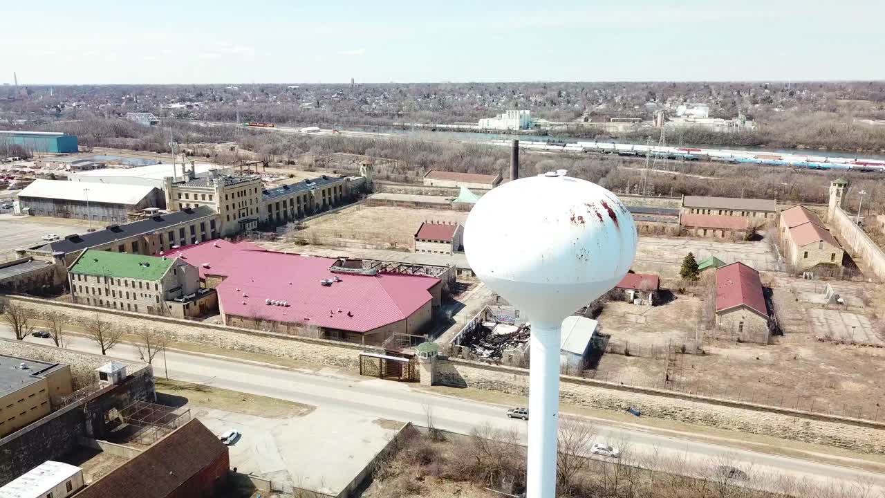 антенна заброшенной и заброшенной тюрьмы джолиет, которая является историческим местом с момента постройки в 1880-х годах 6