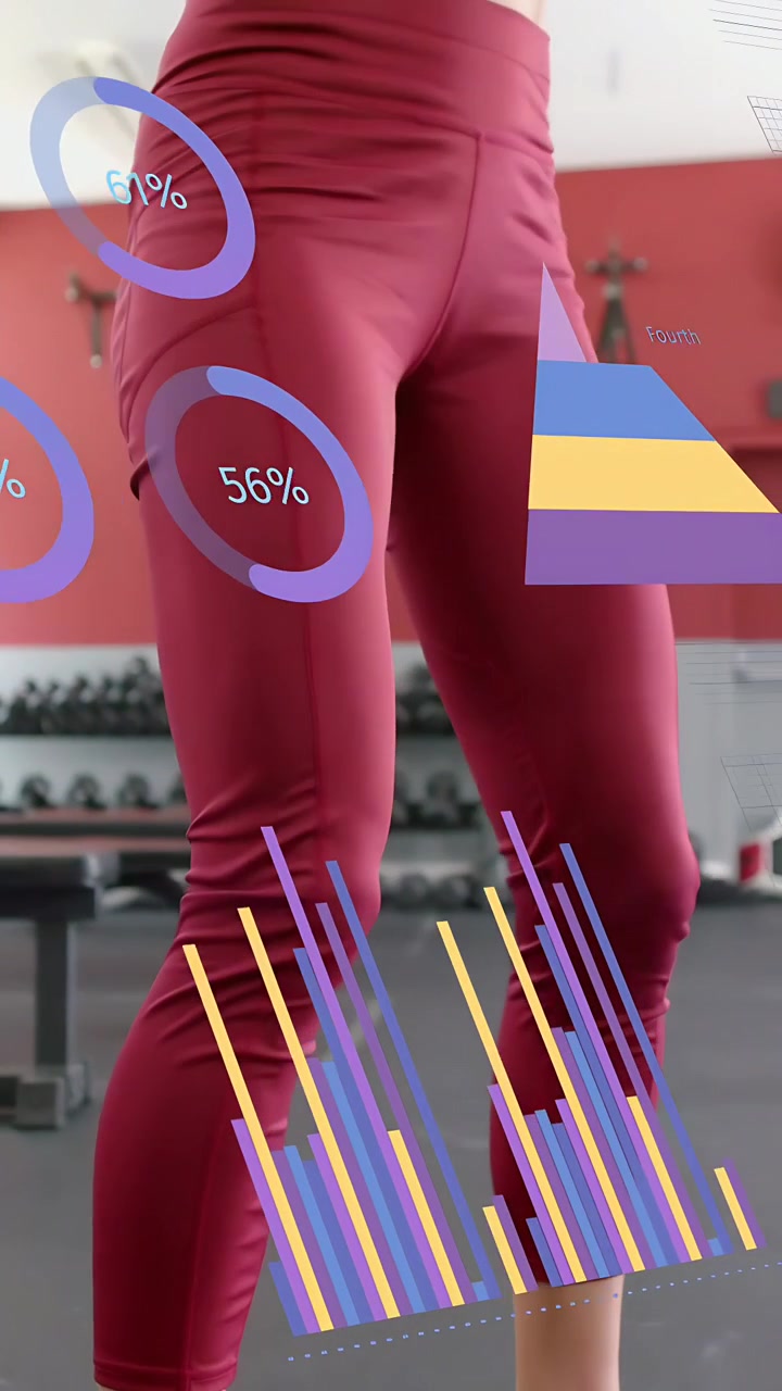 Video verticale: Donna che inizia uno squat in palestra, alzandosi mentre il movimento del kettlebell aggiorna i grafici della salute.