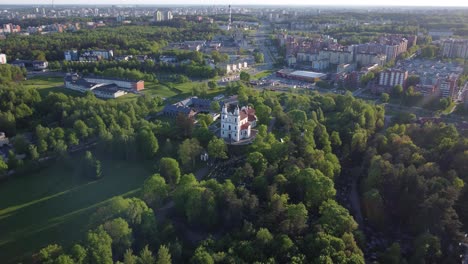 toma en órbita de una iglesia en vilnius, lituania