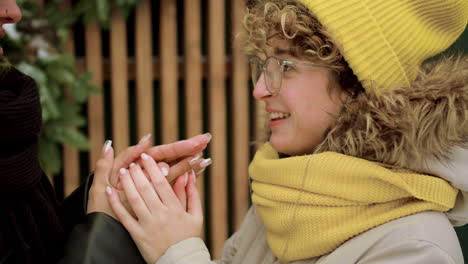 pareja de lesbianas pasando tiempo juntas