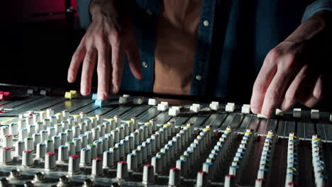 Close-up-view-of-man-hands