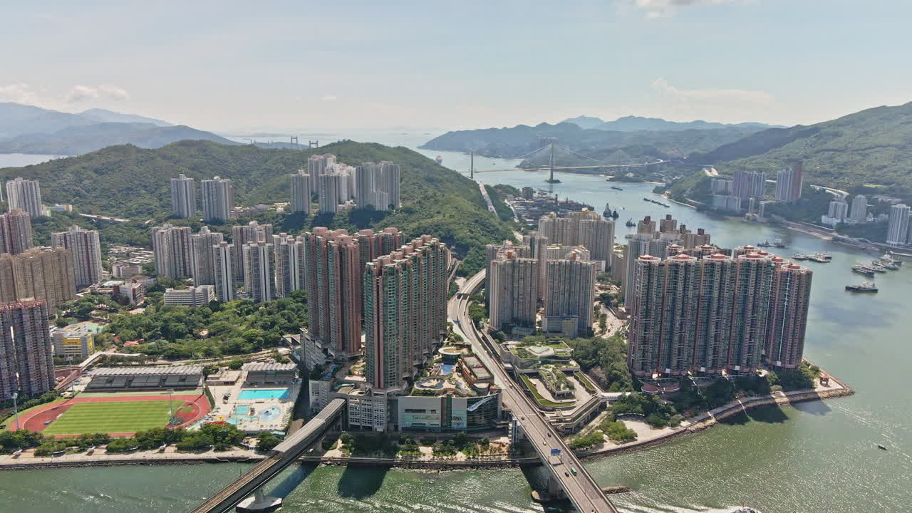 vista aérea de la ciudad de drones de la isla tsing yi en hong kong
