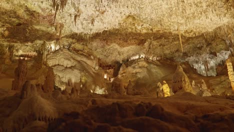 Cave-in-Porto-Cristo,-ancient-stalactites-and-stalagmites-formations