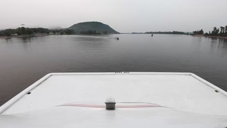 timelapse on the mississippi river from a houseboat