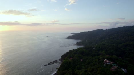 Vista-De-Drones-Espectacular-Cielo-Azul-Sobre-La-Isla-De-Agua-De-Playa