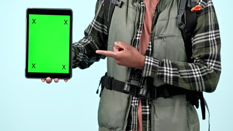 pantalla verde de la tableta, las manos
