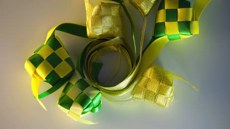 top view of ribbon ketupat at 360 degree suitable for vertical and horizontal use