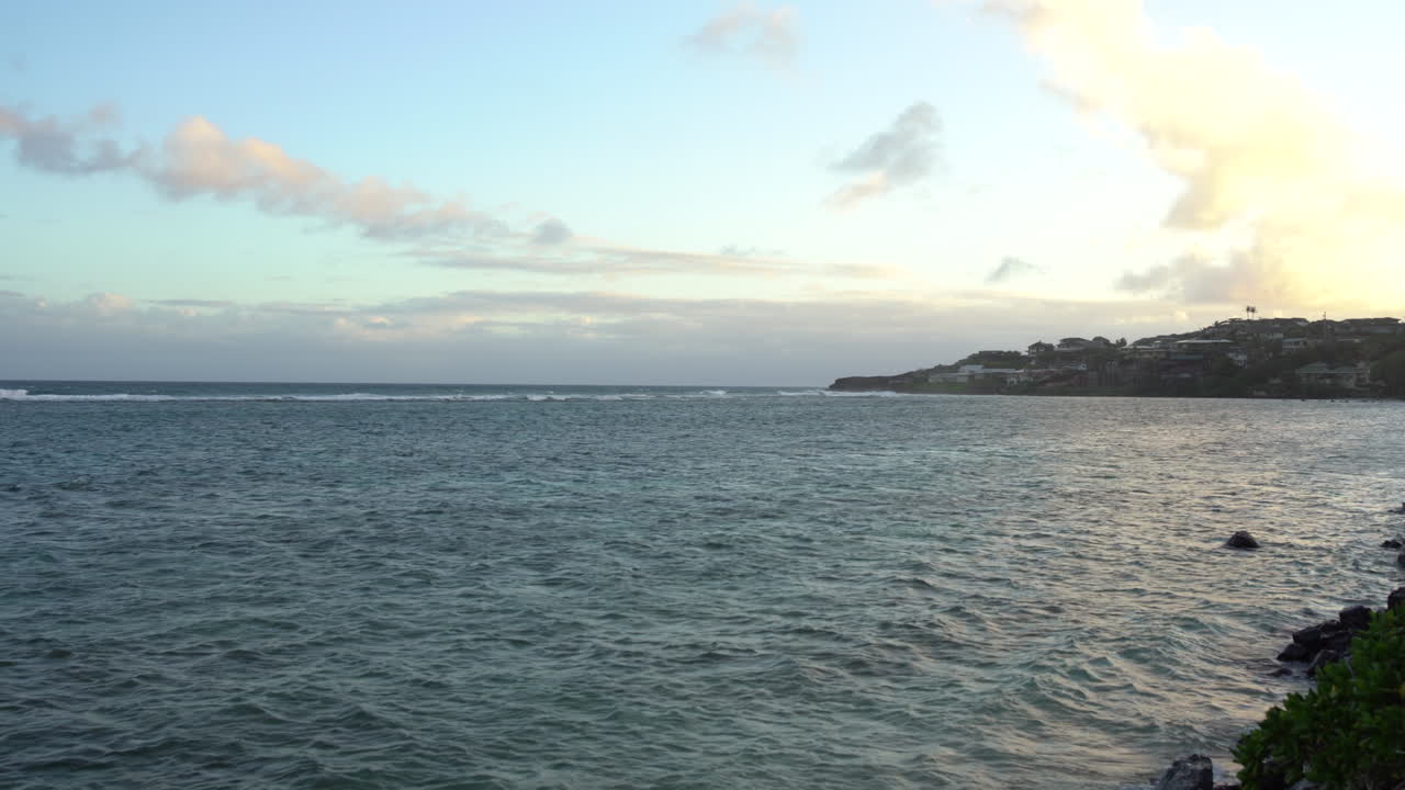 일몰 시간에 4k 바다 전망