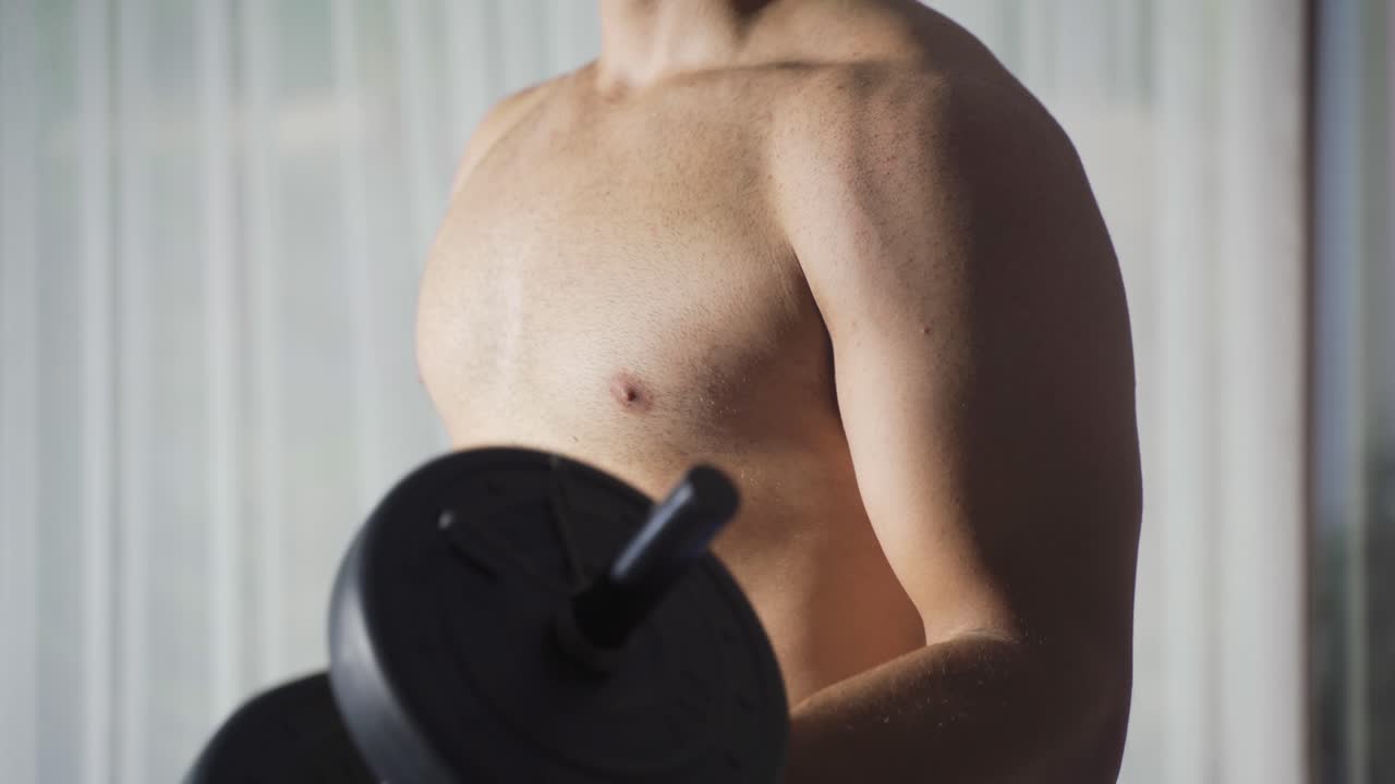 un cuerpo masculino atlético y en forma.