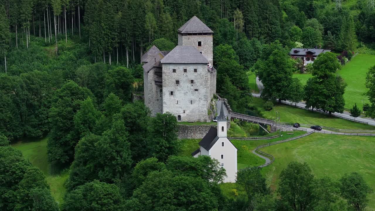 Hrad Kaprun, majestátní stavba a impozantní pohled v Zell am See-Kaprun