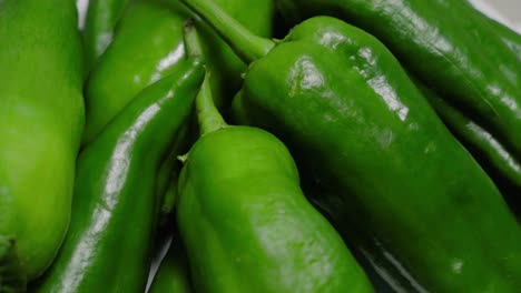 Green-Peppers-Rotating-Clockwise,-Closeup-Overhead-Top-Down-Shot