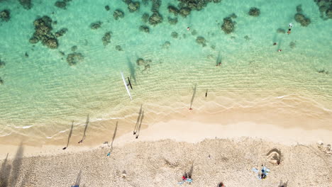 Atemberaubender-Anblick-Von-Menschen,-Die-Ihren-Urlaub-Am-Lanikai-Beach-In-Kailua,-Hawaii,-Verbringen