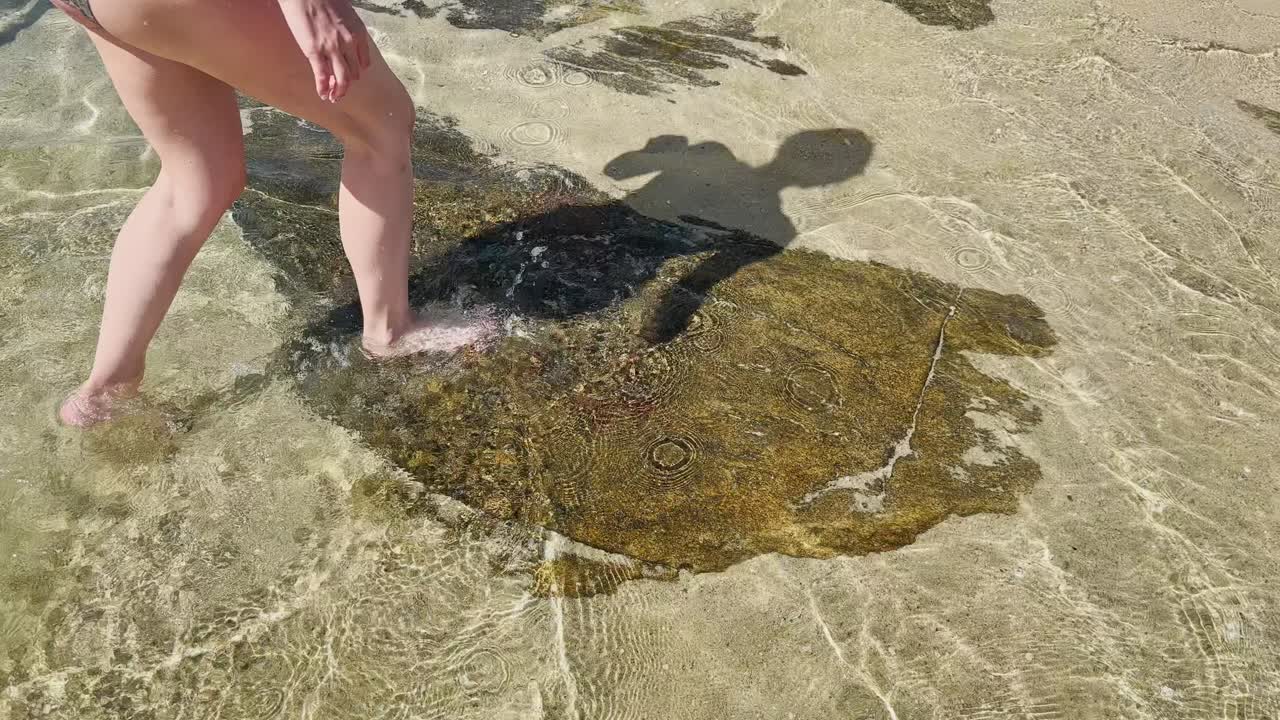 그리스 할키디키 반도의 청정 파란 발 해변