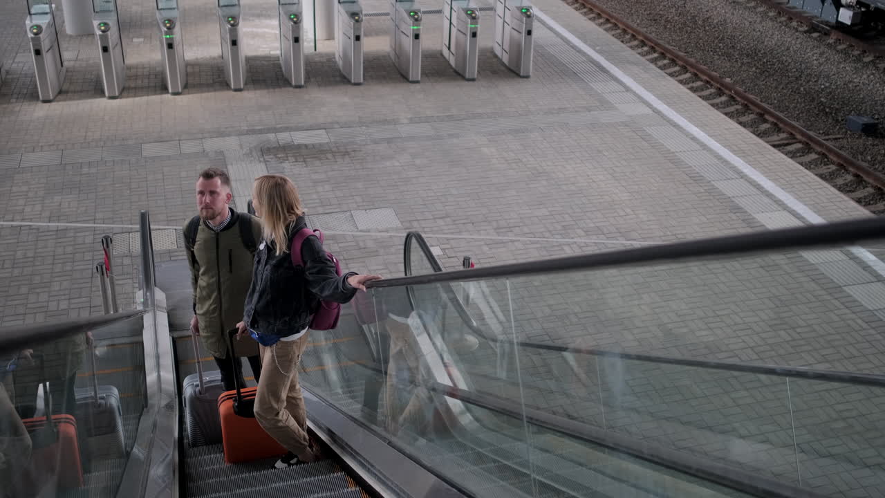 기차역에서 부부