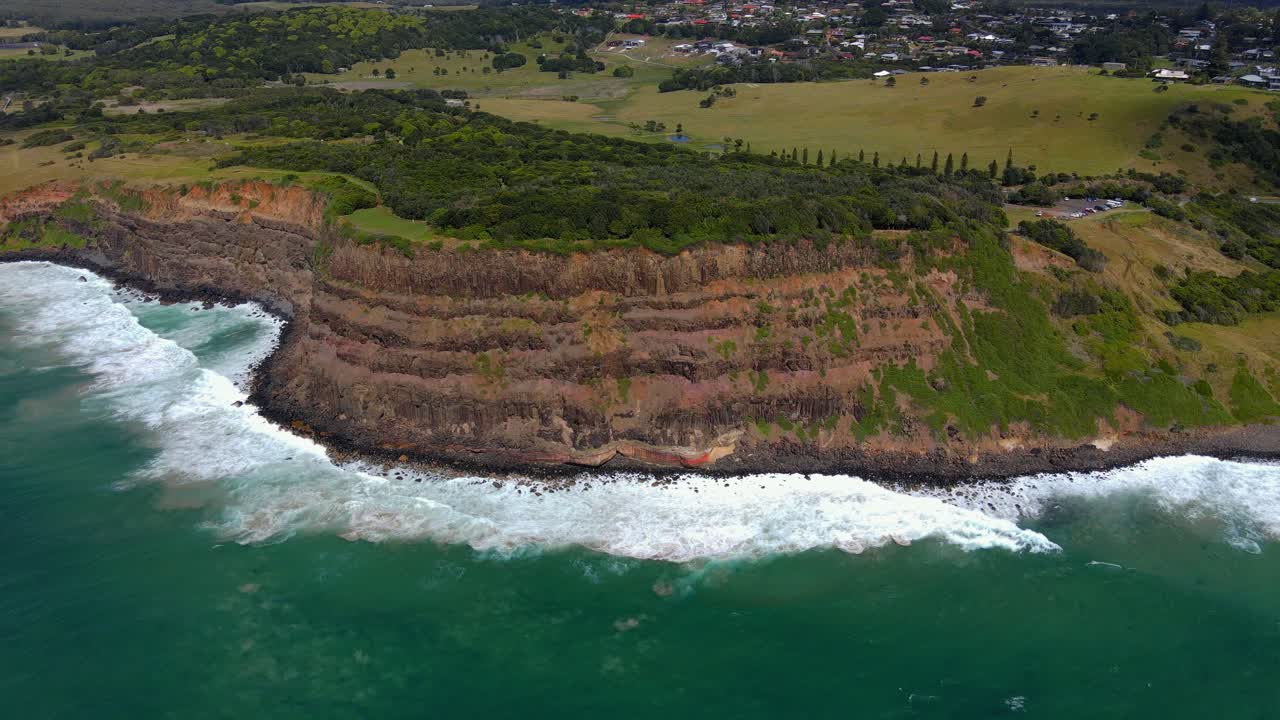 lennox head mountain -nsw australia -aerial의 아름다운 산벽