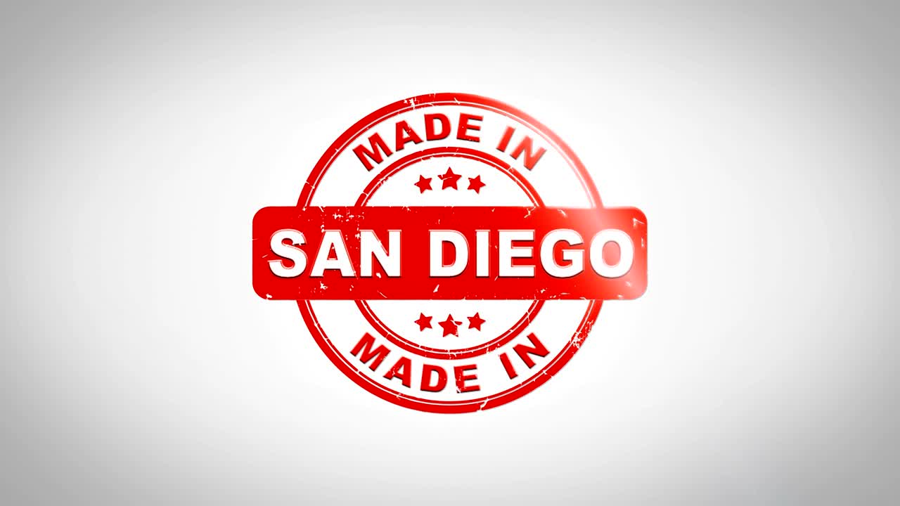 hecho en san diego firmado estampado texto estampado animación de sello de madera. tinta roja en papel blanco limpio fondo de superficie con fondo matte verde incluido.