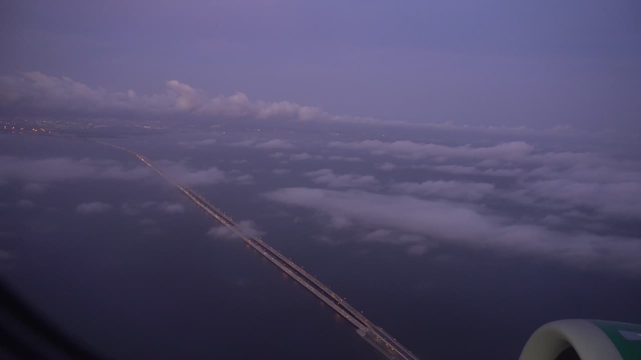 세인트피트 클리어워터 공항에서 이륙하는 제트기