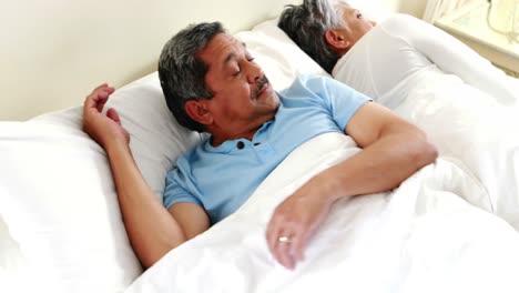 senior couple interacting with each other 4k