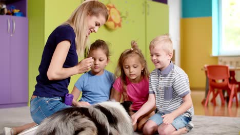 therapy dog having a meeting in the preschool