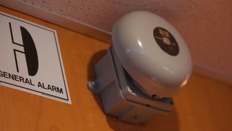 campana de alarma en un ferry de vancouver