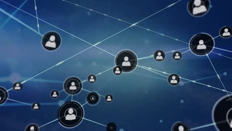 animación de iconos de perfil y puntos que se interconectan con líneas con placa de circuito contra nubes
