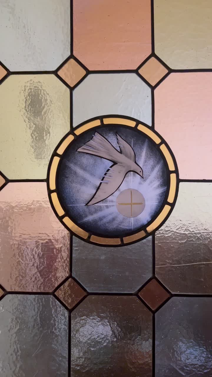 Vitral of the Holy Spirit that loves