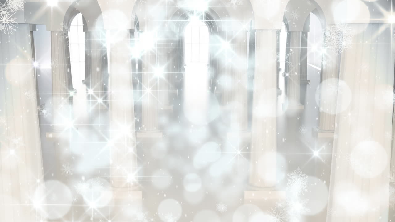 Fallende snø med julesirkler i bokeh-lys